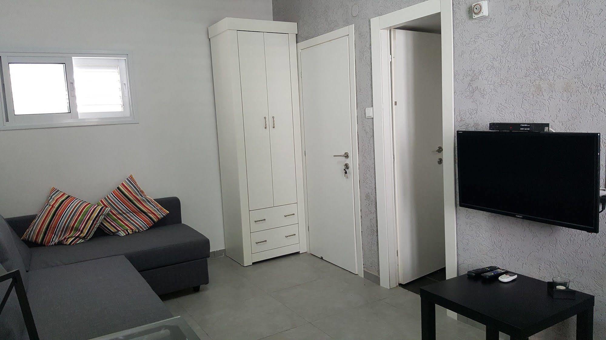 Studio Masaryk Apartment Bat Yam Exterior photo